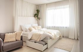Light Room By Zoom Apartments